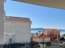 Przestronny apartament w Seget Donji 